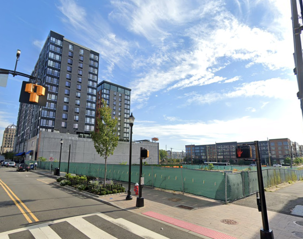 Construction site of The Sapphire development. In the surrounding environment are other large apartment buildings and updated pedestrian infrastructure.